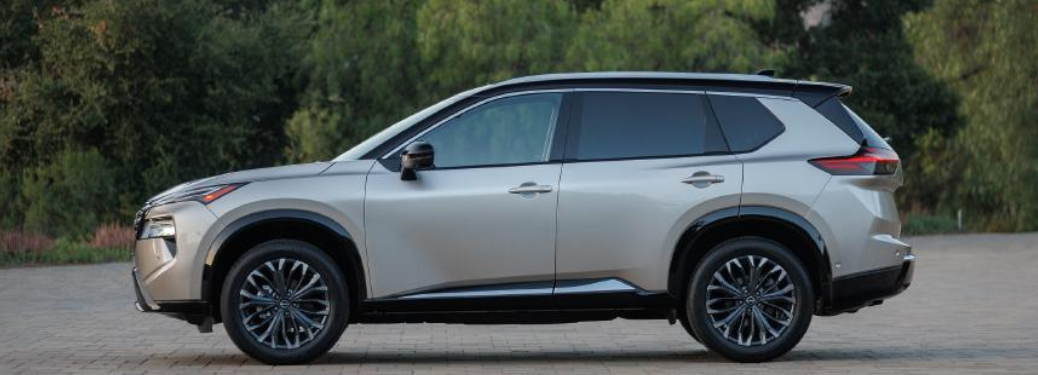 Side view of the 2024 Nissan Rogue