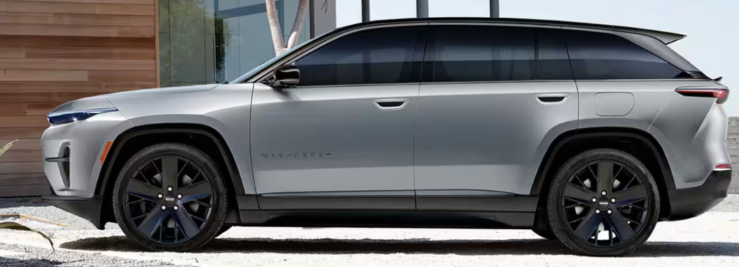 Side view of the 2024 Jeep Wagoneer S