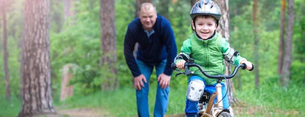 Father and child learning the cycle