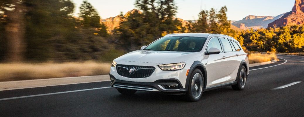 2018 Buick Regal TourX front quarter view