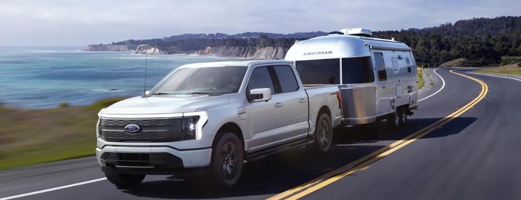 2022 Ford F-150 Lightning towing