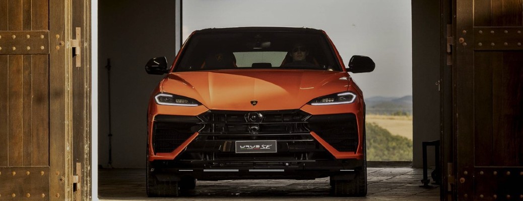 2026 Lamborghini Urus front view