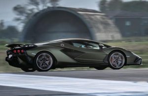 Is the Lamborghini Sián FKP 37 featuring a hybrid powertrain?