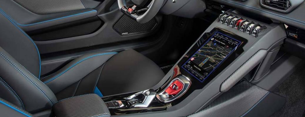 Exploring Lamborghini Huracán Connected Services and Features for Smarter Driving