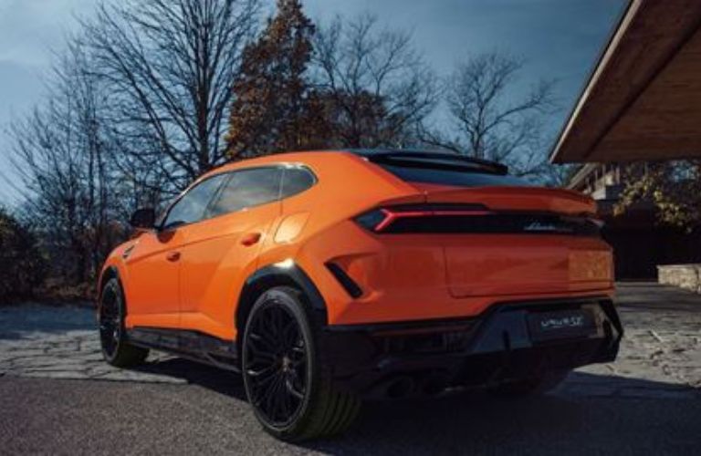 2026 Lamborghini Urus SE exterior rear view