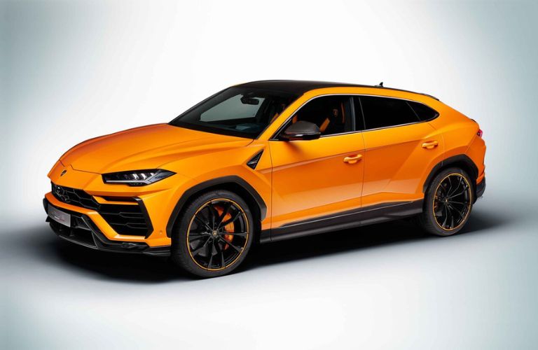 Front-quarter view of the Lamborghini Urus Pearl