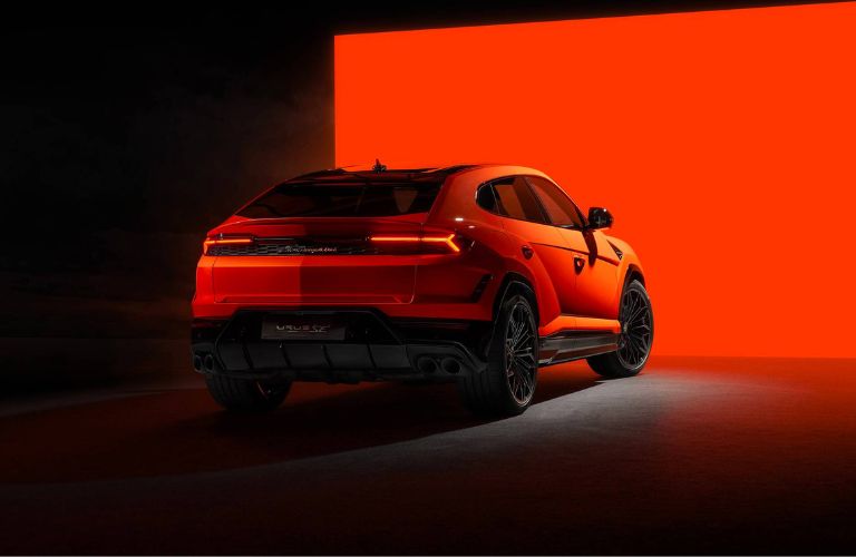 2025 Lamborghini Urus SE exterior rear view
