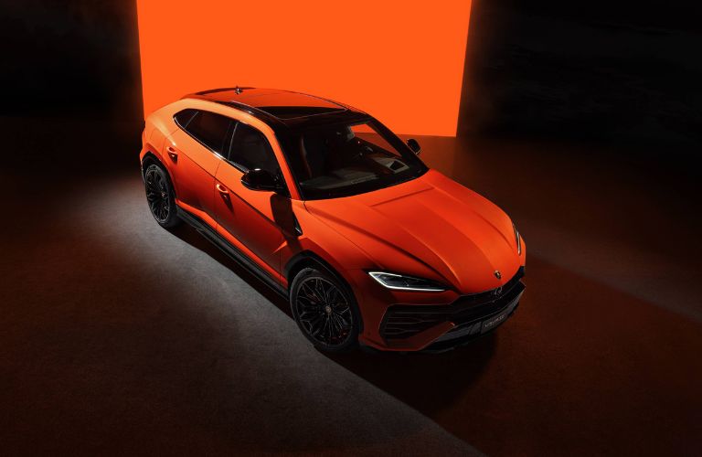 2025 Lamborghini Urus SE exterior front top view