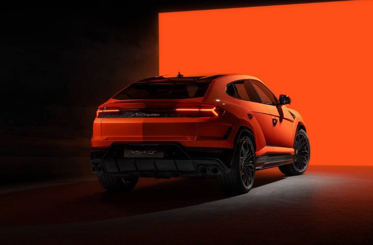 New Lamborghini Urus SE Tettonero Capsule exterior rear view