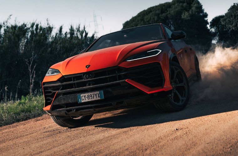 2027 Lamborghini Urus exterior front view