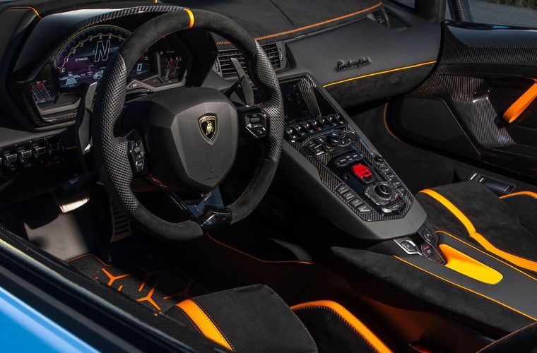 Lamborghini Aventador SVJ Roadster interior