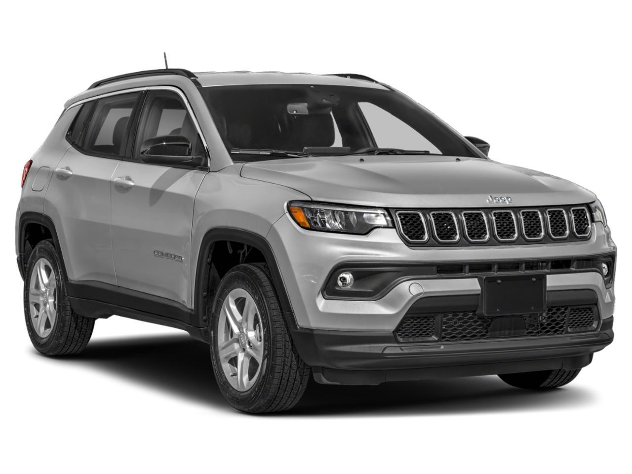 New 2024 Jeep Compass LATITUDE LUX 4X4 in Dubuque IA