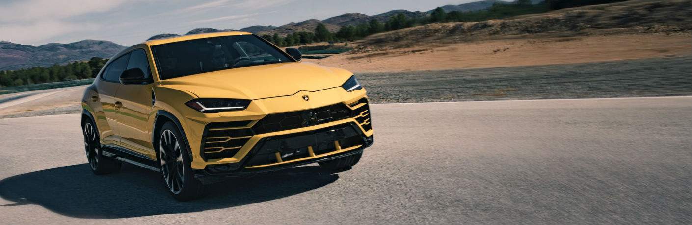2018 Lamborghini Urus SSUV Exterior Passenger Side Front