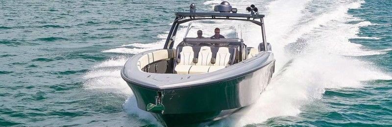 2019 Midnight Express 43' Open Front Angle