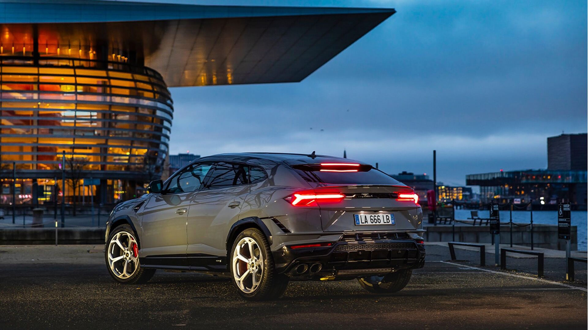 URUS S exterior
