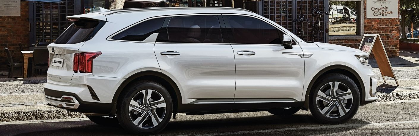 2021 Kia Sorento parked side view