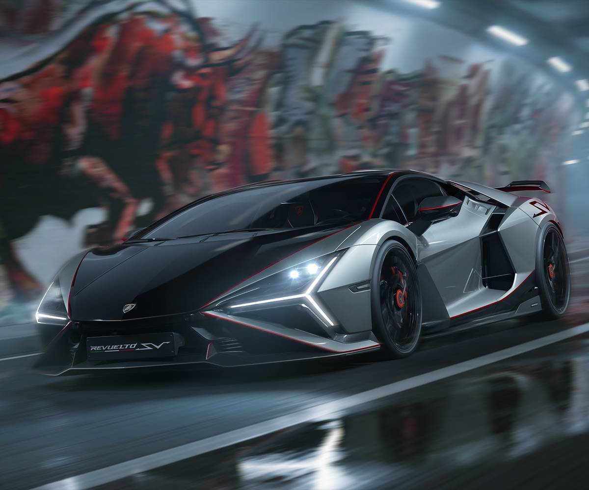Lamborghini Revuelto vs. Revuelto SV | Comparison