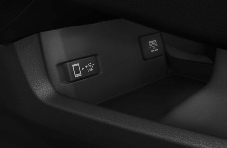 USB port and power outlet in the 2017 Honda Civic LX
