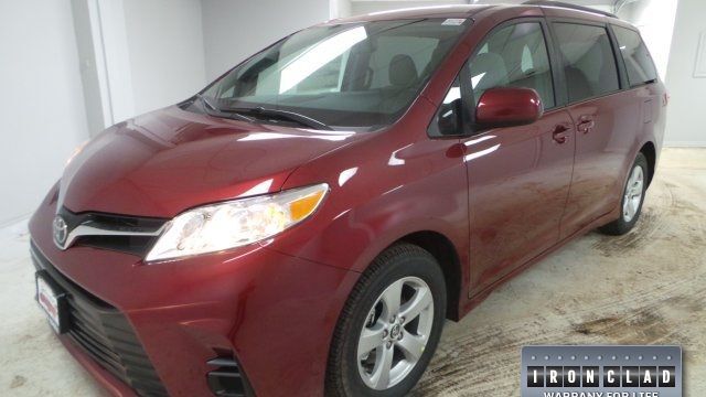 2018 Toyota Sienna LE 2018 Toyota Sienna LE