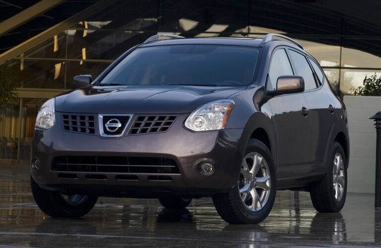 2008 Nissan Rogue parked on wet surface