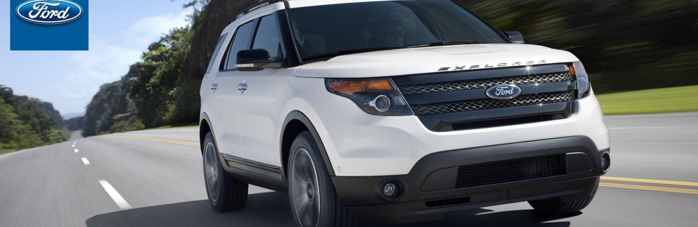 Front three-quarter view of the 2015 Ford Explorer on the road