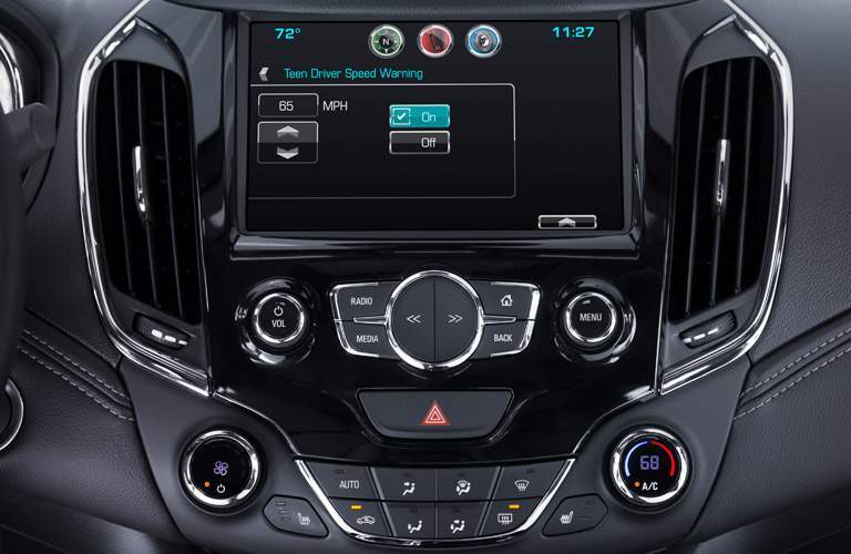 2017 Chevy Cruze center display