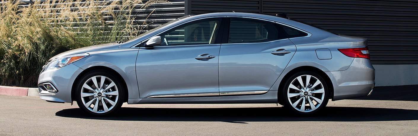Hyundai Azera exterior in grey side profile