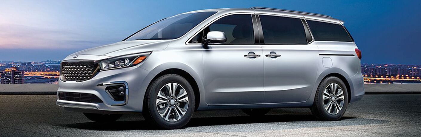 2020 Kia Sedona with bright city lights in background