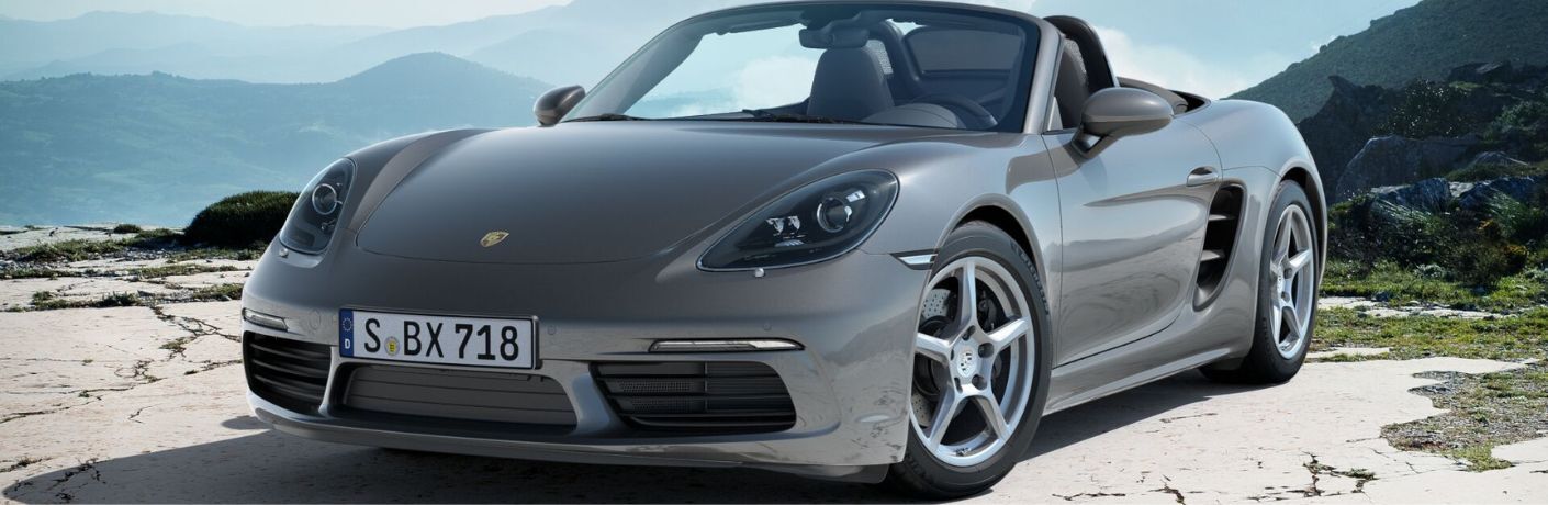 Fron three-quarter view of the 2024 Porsche 718 Boxter