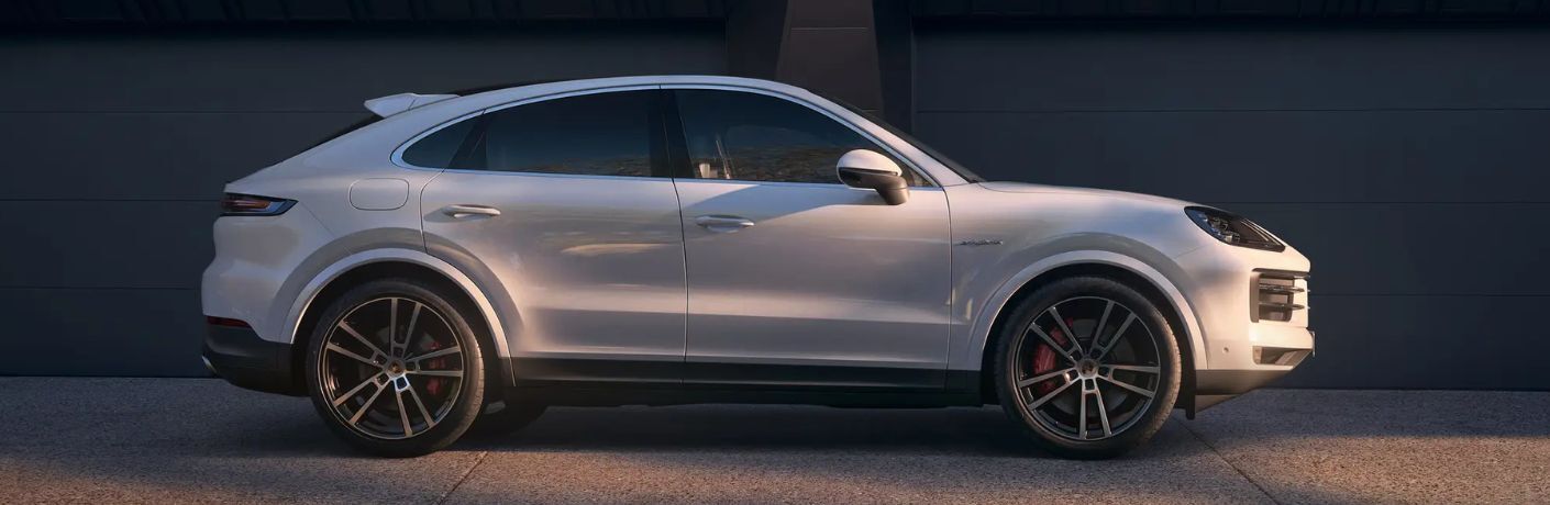 Side view of the 2024 Porsche Cayenne Turbo GT