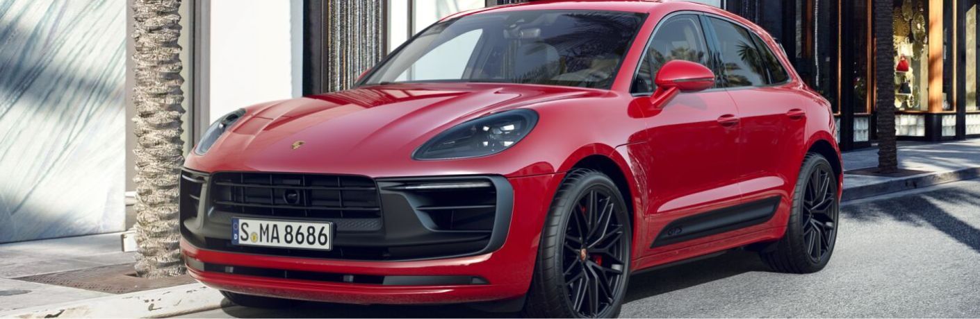 Front three quarter view of the 2024 Porsche Macan GTS