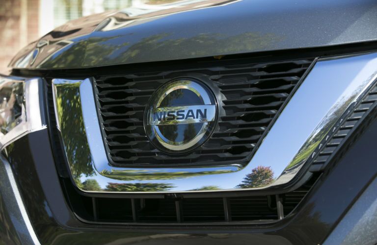 A photo of the grille on the used Nissan Rogue.