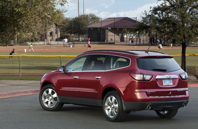 A rear left quarter photo of the used Chevy Traverse.