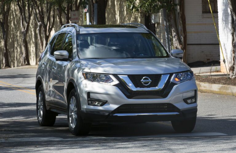 A front-end photo of the used Nissan Rogue.