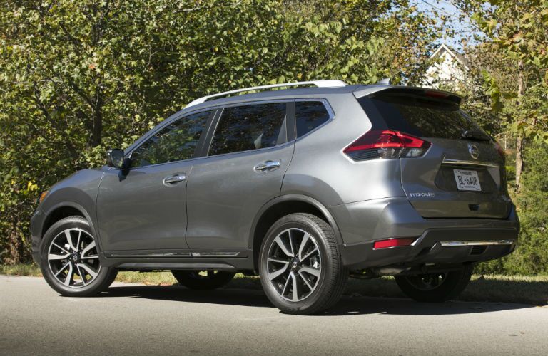 A left profile photo of the used Nissan Rogue.