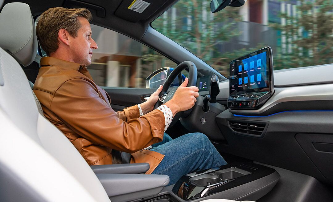 A shot of a man sitting in driver’s seat of an ID.4 with both hands on the steering wheel.
