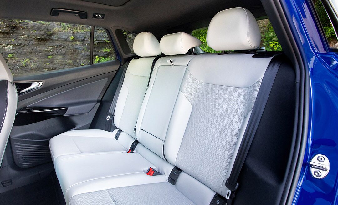 A parked ID.4 in Dusk Blue Metallic, with focus on the rear seating.