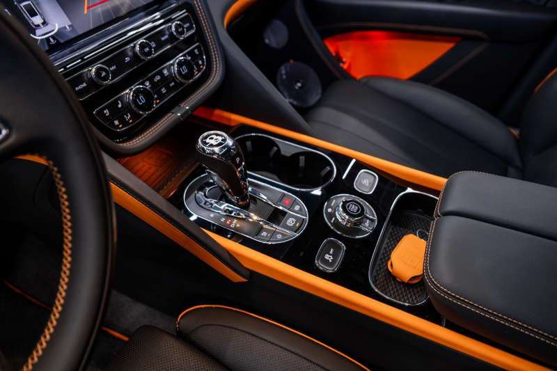 The console and controls in the 2025 Bentley Bentayga