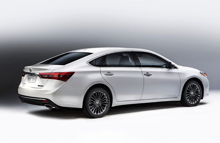 white 2016 Toyota Avalon