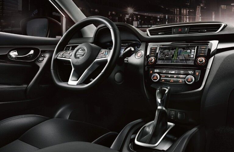 Steering wheel and front interior inside the 2019 Nissan Rogue Sport