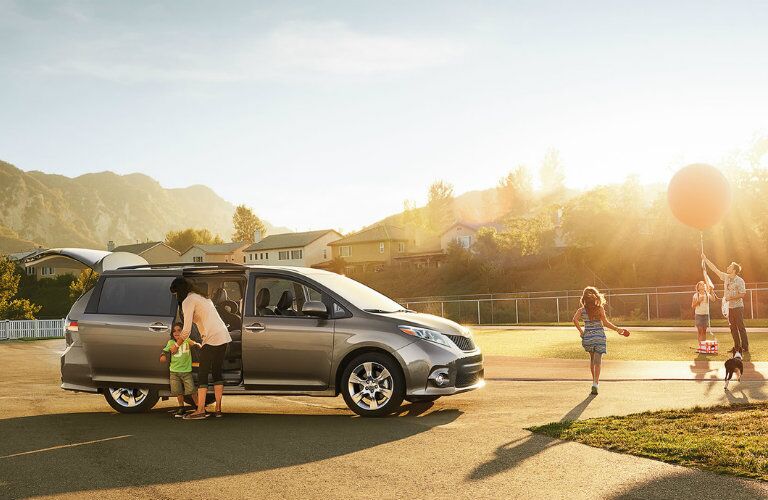 2017 Toyota Sienna with family