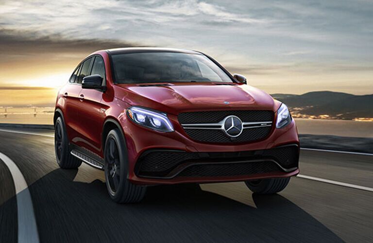 2019 MB GLE exterior front fascia and passenger side on highway