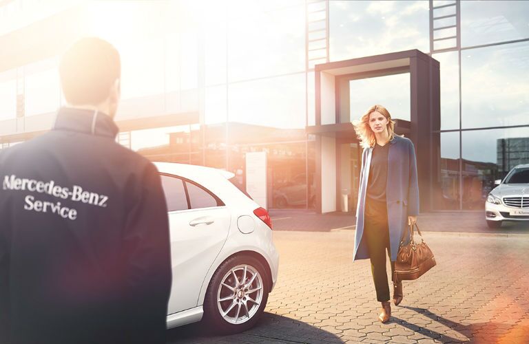 Mercedes-Benz tech and customer