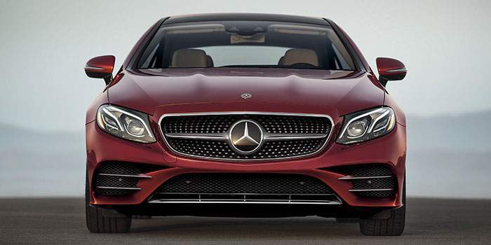 2018 E 300 4MATIC® Sedan 2018 E 300 4MATIC® Sedan