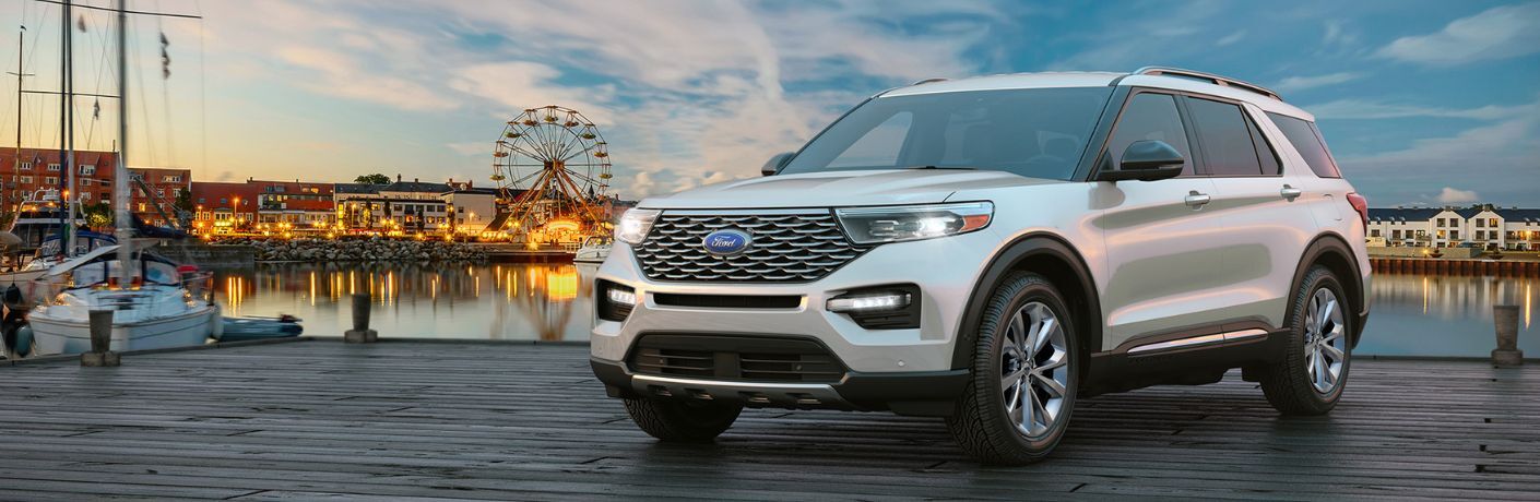 2020 Ford Explorer XLT front quarter view