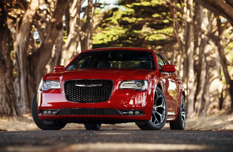 2016 Chrysler 300 front view