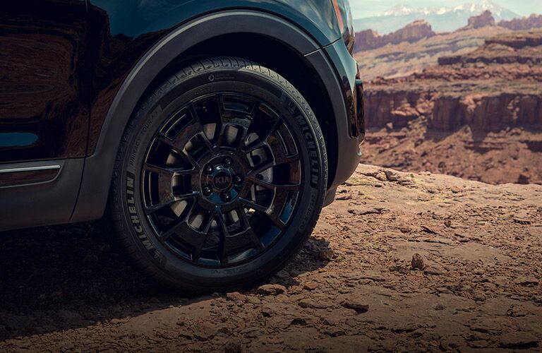 Front wheel of the 2022 Kia Telluride