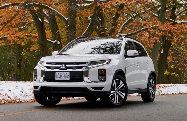 2022 Mitsubishi RVR White Front View