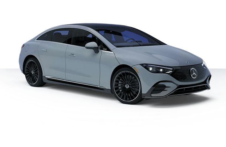 Front-quarter view of the 2024 Mercedes-Benz EQS 580 4MATIC