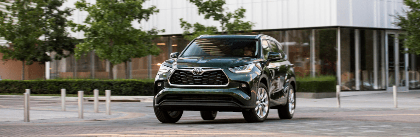 Front view of the 2024 Toyota Highlander